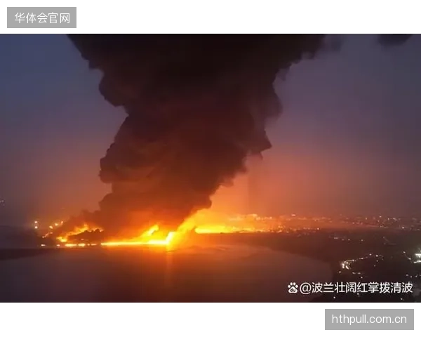 塔雷米与阿兹蒙的组合极大丰富了伊朗队的进攻套路,但过度依赖也暗藏风险。 塔雷米与阿兹蒙的组合极大丰富了伊朗队的进攻套路,但过度依赖也暗藏风险。